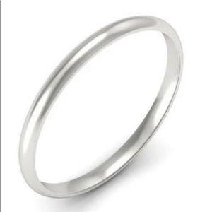 18 Karat white gold ring size 6